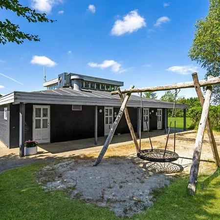 4 Person In * Hampen